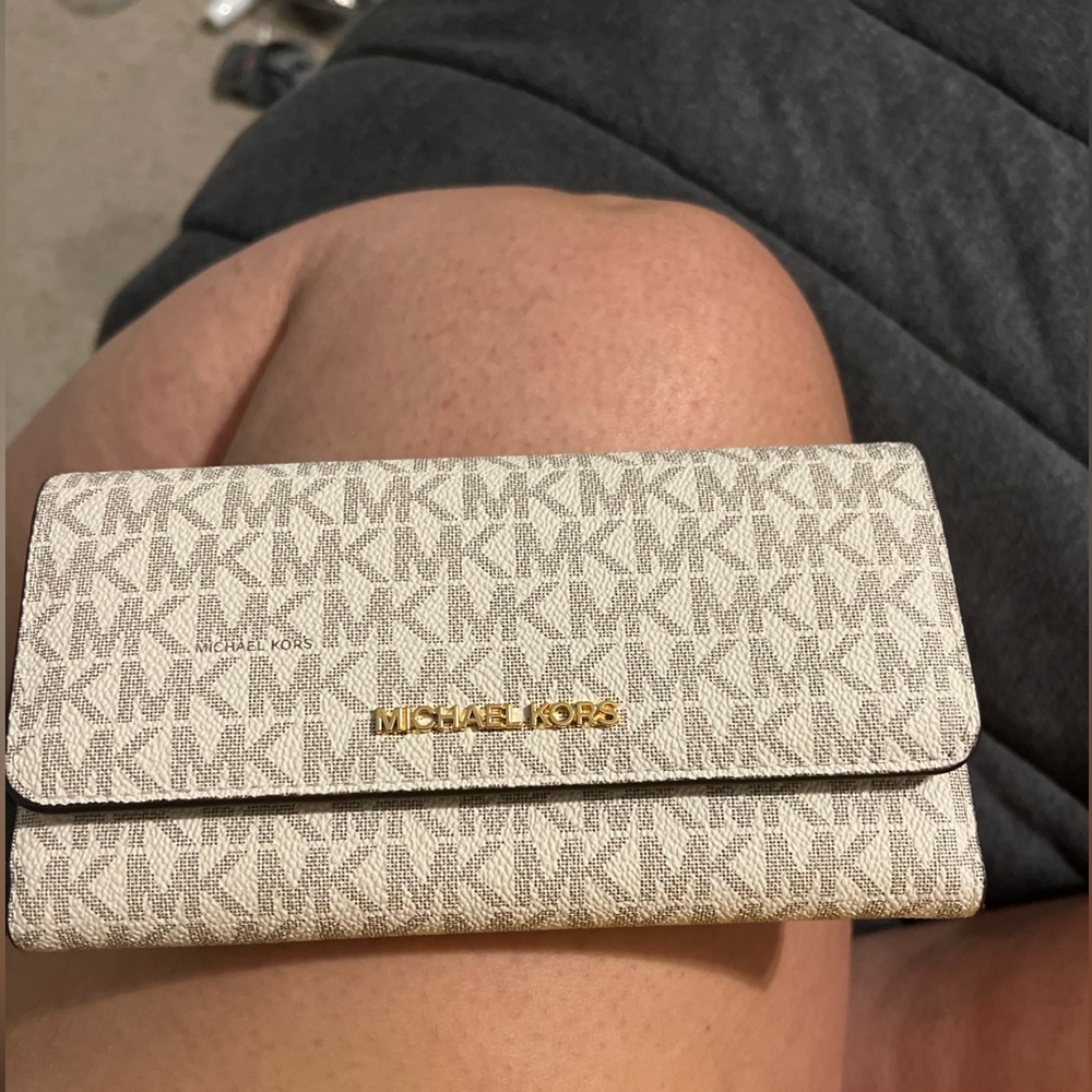 Brand new white Michael Kors wallet